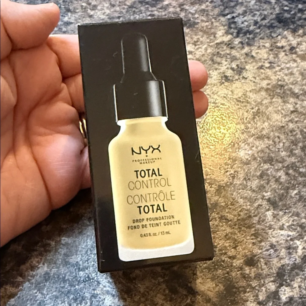 NYX Total Control Drop Foundation Buff